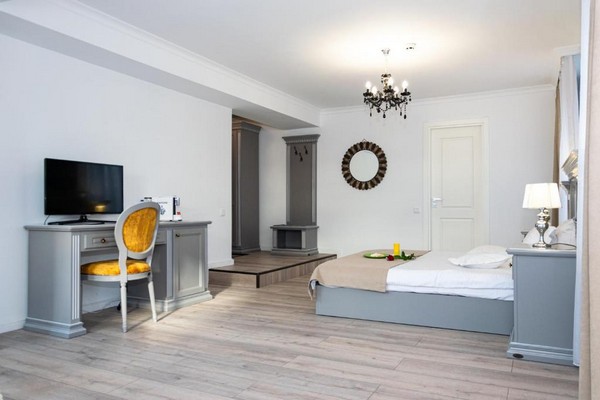 Turn medieval Carul din Stele